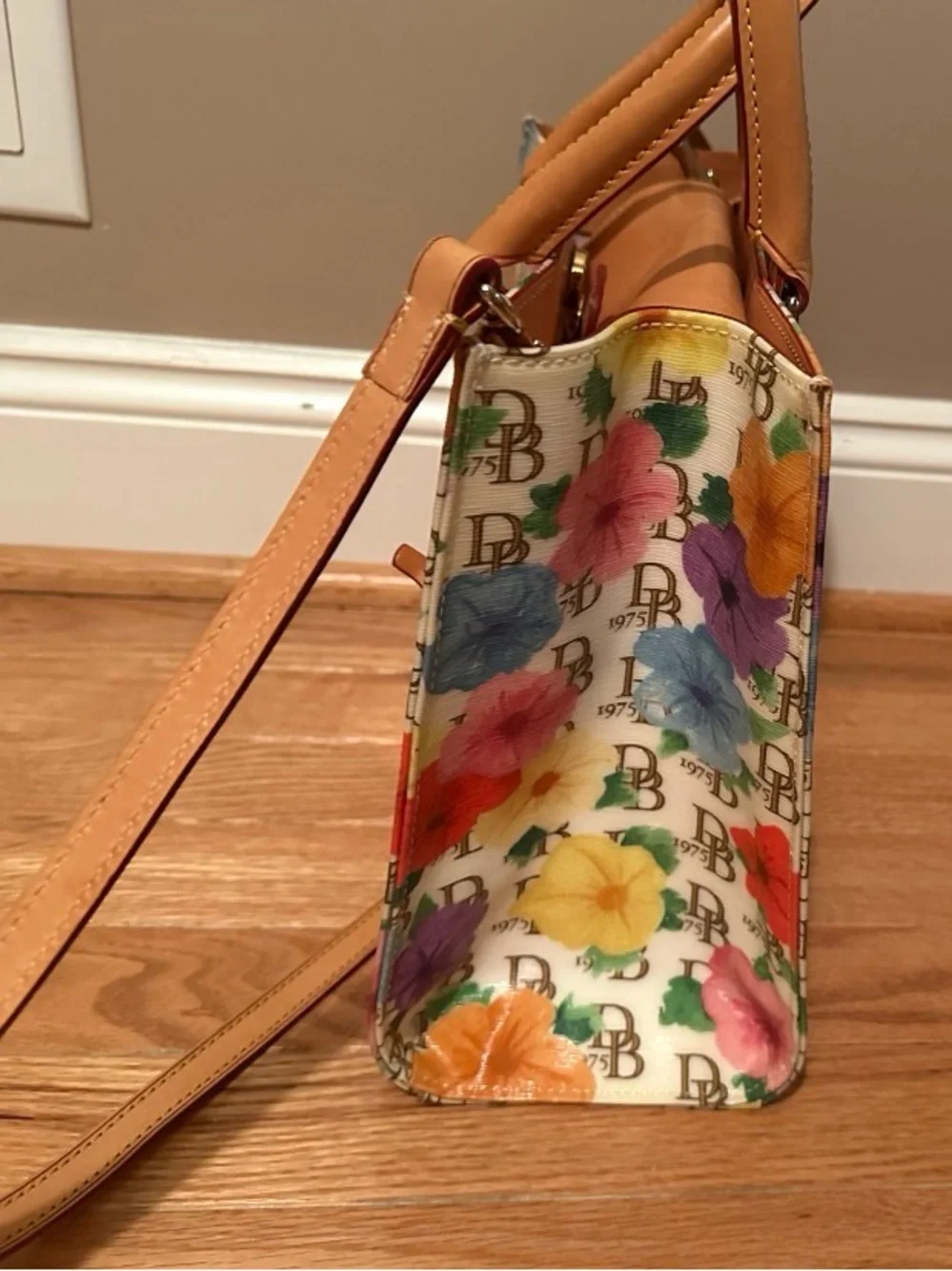 NWOT Dooney & Bourke Floral Tote-Beautiful!